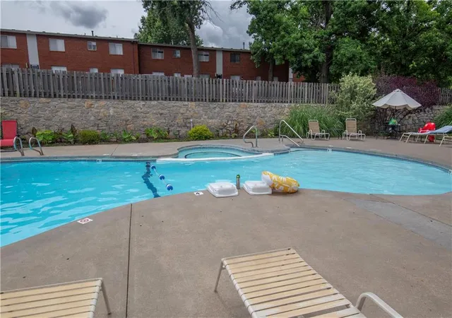 18th image of 425 W 104th St #D, Kansas City, MO 64114 | MLS# 2628169