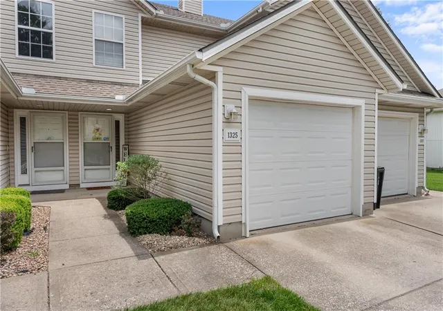 1st image of 1325 Se Norwood Dr, Lees Summit, MO 64081 | MLS# 2628174