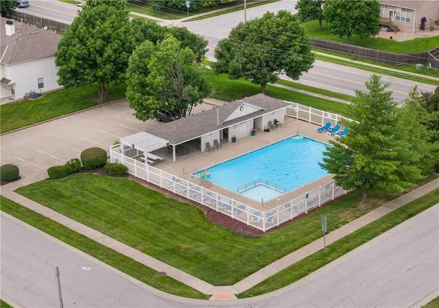15th image of 1325 Se Norwood Dr, Lees Summit, MO 64081 | MLS# 2628174