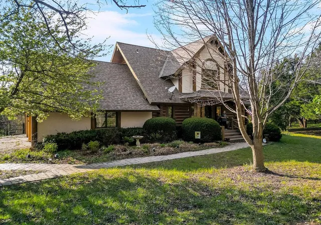 3rd image of 14850 Oak Valley Dr, Gardner, KS 66030 | MLS# 2628175