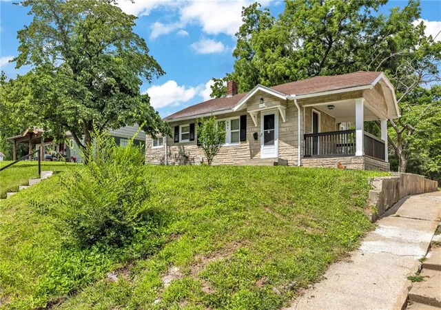 2nd image of 804 N Grand Ave, Independence, MO 64050 | MLS# 2628199