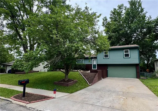 Homes for sale in Lawrence, KS | 1607 W 28 Ter, Lawrence, KS 66046 | MLS# 2628205
