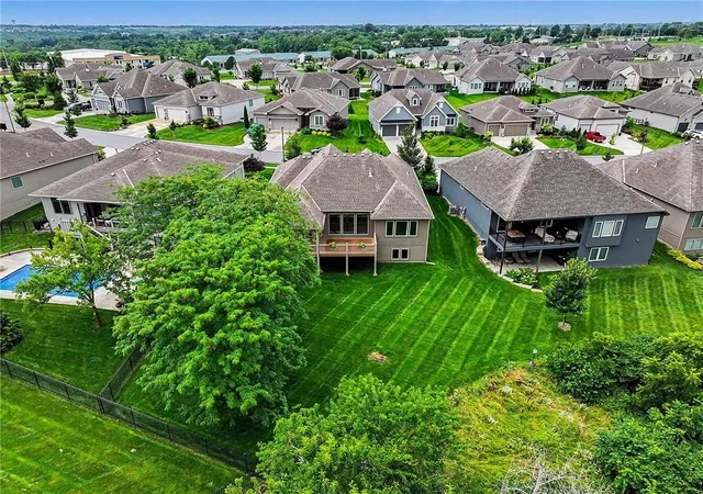 2nd image of 8193 Valley Rd, Lenexa, KS 66220 | MLS# 2628209