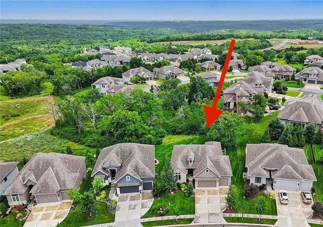 3rd image of 8193 Valley Rd, Lenexa, KS 66220 | MLS# 2628209