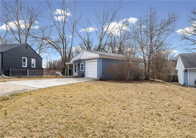 Homes for sale in Gladstone, MO | 2407 Ne 57Th Ter, Gladstone, MO 64118 | MLS# 2628213
