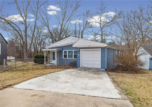 Homes for sale in Gladstone, MO | 2407 Ne 57Th Ter, Gladstone, MO 64118 | MLS# 2628213