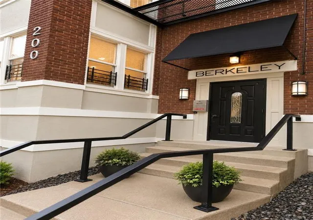 Homes for sale in Kansas City, MO | 200 E 43Rd St #103, Kansas City, MO 64111 | MLS# 2628216