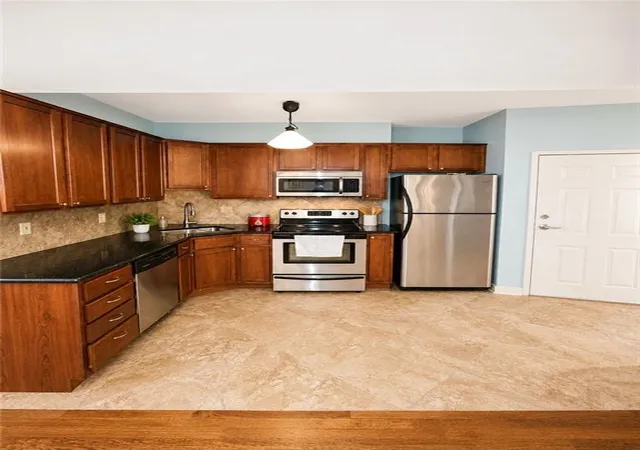 Homes for sale in Kansas City, MO | 200 E 43Rd St #103, Kansas City, MO 64111 | MLS# 2628216