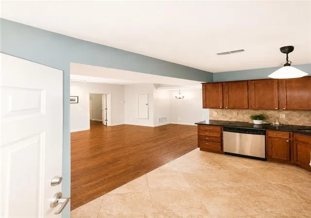 Homes for sale in Kansas City, MO | 200 E 43Rd St #103, Kansas City, MO 64111 | MLS# 2628216