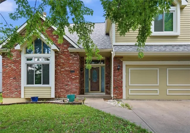 Photo 4 of Single family home for sale at 8260 N Woodland Ave, Kansas City, MO 64118 | MLS# 2628217 | Listing updated on 2026-08-23