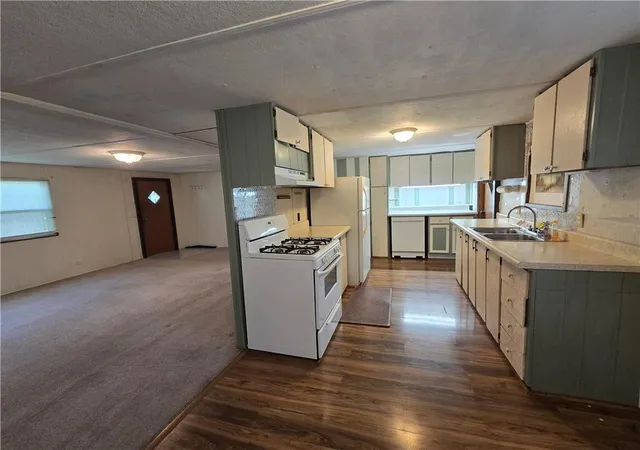 Homes for sale in Fort Scott, KS | 1301 E Charles St, Fort Scott, KS 66701 | MLS# 2628221