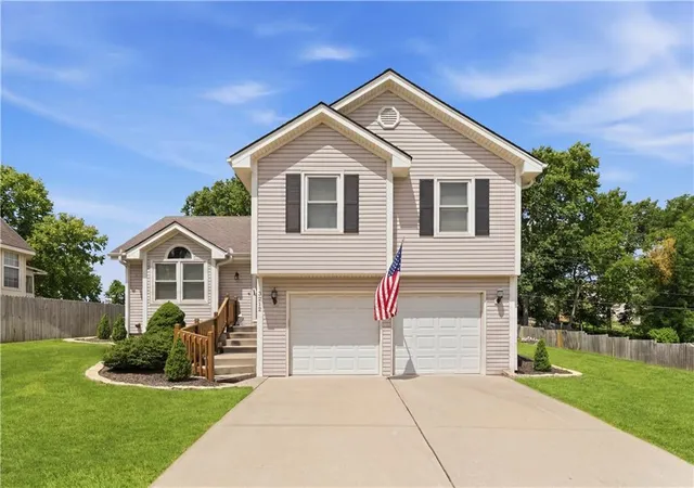2nd image of 3212 Bryn Mawr Dr, Independence, MO 64057 | MLS# 2628224