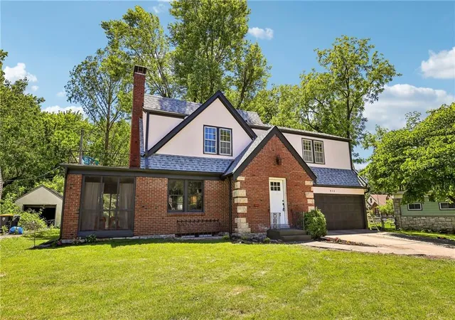 Homes for sale in Kansas City, MO | 415 E 75th St, Kansas City, MO 64131 | MLS# 2628228