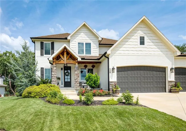 1st image of 529 Ne Legacy View Dr, Lees Summit, MO 64086 | MLS# 2628232