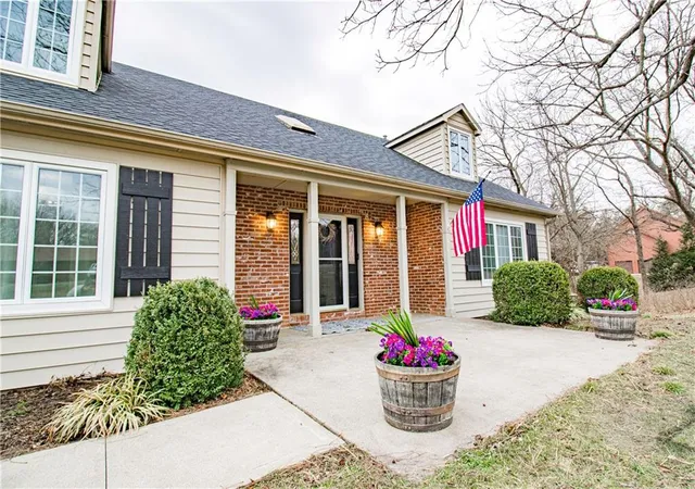 2nd image of 213 Ne 51 Rd, Warrensburg, MO 64093 | MLS# 2628233