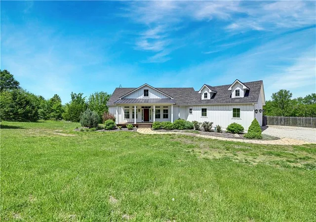 Homes for sale in Paola, KS | 30424 W 271St St, Paola, KS 66071 | MLS# 2628236