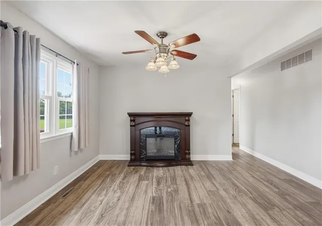 Homes for sale in Pittsburg, KS | 1009 Twin Lakes Dr, Pittsburg, KS 66762 | MLS# 2628245