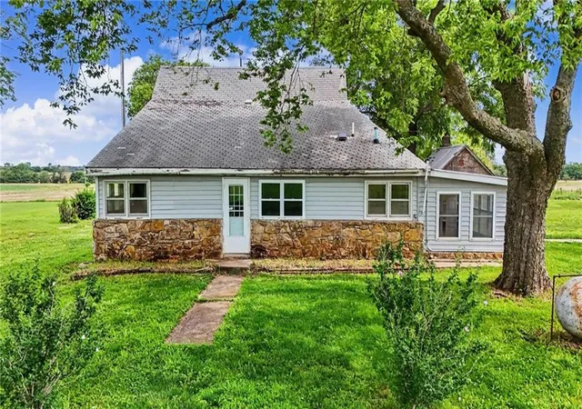 Homes for sale in Kincaid, KS | 15496 Norton Rd, Kincaid, KS 66039 | MLS# 2628247