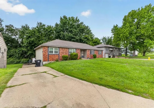 2nd image of 8310 Sterling Ave, Raytown, MO 64138 | MLS# 2628273