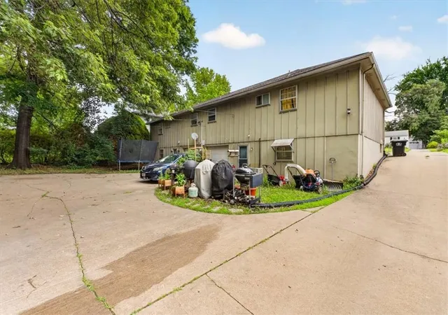 Listing Photo 2 - Condo for sale in building located at 8310 Sterling Ave, Raytown, MO 64138 - Unit #