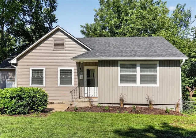 Homes for sale in Roeland Park, KS | 4740 Delmar St, Roeland Park, KS 66205 | MLS# 2628276