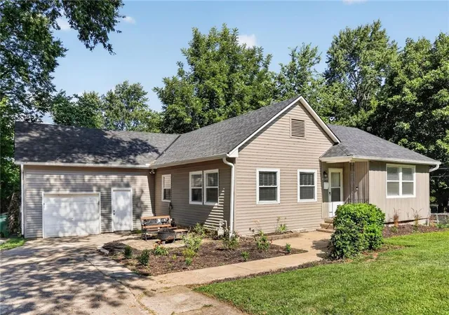 Homes for sale in Roeland Park, KS | 4740 Delmar St, Roeland Park, KS 66205 | MLS# 2628276