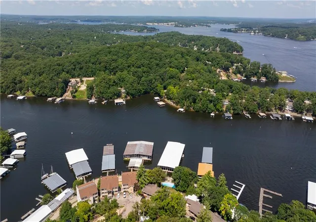 Homes for sale in Lake Ozark, MO | 28 Wheel House Circle, Lake Ozark, MO 65049 | Houzeo