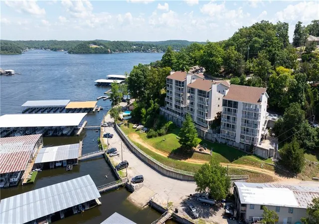 Homes for sale in Lake Ozark, MO | 28 Wheel House Cir #4A, Lake Ozark, MO 65049 | MLS# 2628277