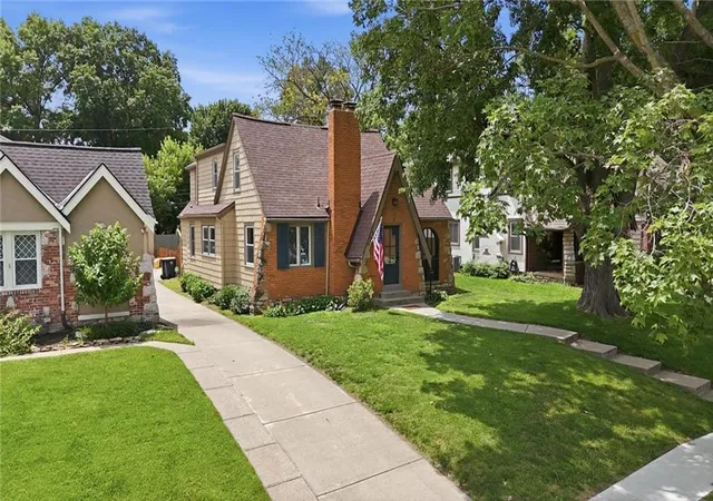 Photo 1 of Single family home for sale at 431 E 69th Terrace, Kansas City, MO 64131 | MLS# 2628278 | Listing updated on 2026-08-18