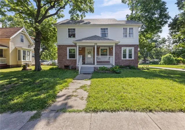 Homes for sale in Ottawa, KS | 633 S Cedar St, Ottawa, KS 66067 | MLS# 2628282