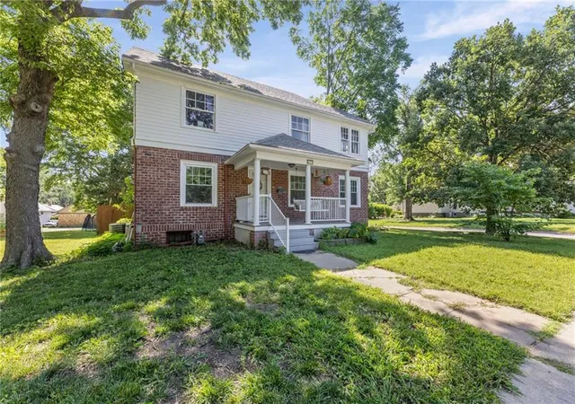 Homes for sale in Ottawa, KS | 633 S Cedar St, Ottawa, KS 66067 | MLS# 2628282