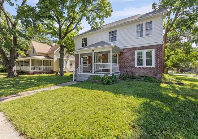 Homes for sale in Ottawa, KS | 633 S Cedar St, Ottawa, KS 66067 | MLS# 2628282