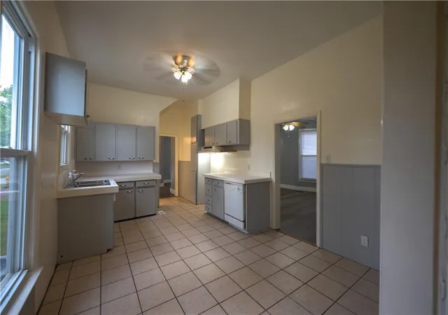 3rd image of 615 W 6Th St, Coffeyville, KS 67337 | MLS# 2628296