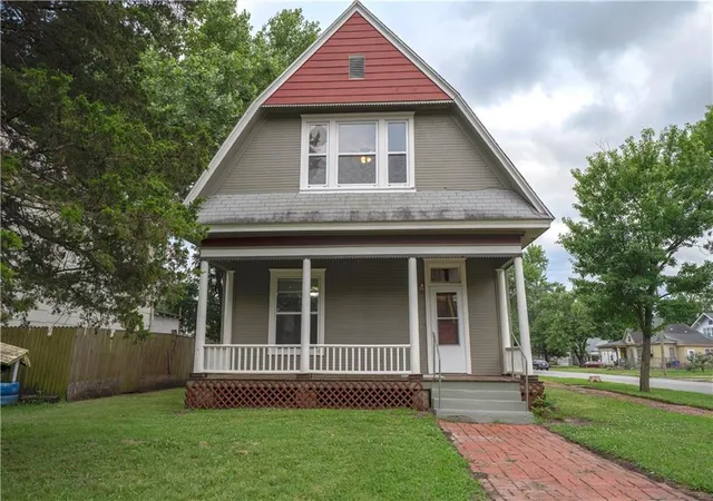41st image of 615 W 6th St, Coffeyville, KS 67337 | MLS# 2628296
