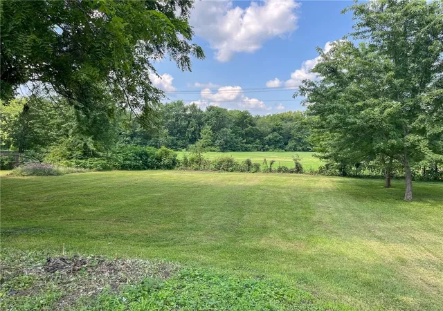 3rd image of 323 N Clinton St, Brookfield, MO 64628 | MLS# 2628299