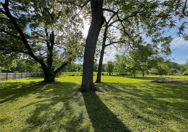 4th image of 323 N Clinton St, Brookfield, MO 64628 | MLS# 2628299