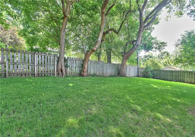 Homes for sale in Lenexa, KS | 9307 Acuff Ln, Lenexa, KS 66215 | MLS# 2628304