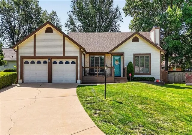 Homes for sale in Raytown, MO | 5743 Willow Ave, Raytown, MO 64133 | MLS# 2628312