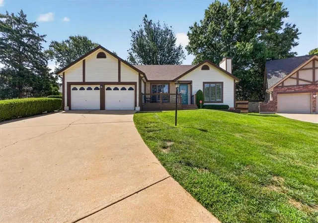 Homes for sale in Raytown, MO | 5743 Willow Ave, Raytown, MO 64133 | MLS# 2628312