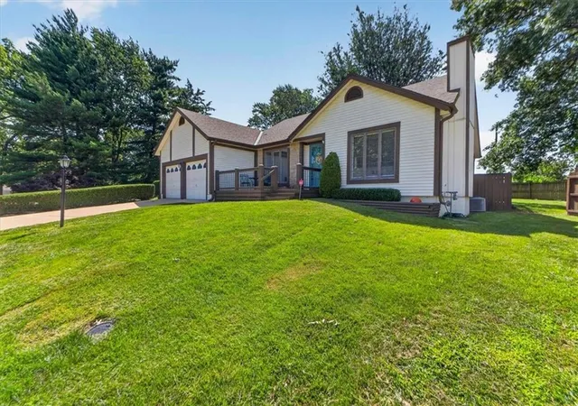 Homes for sale in Raytown, MO | 5743 Willow Ave, Raytown, MO 64133 | MLS# 2628312