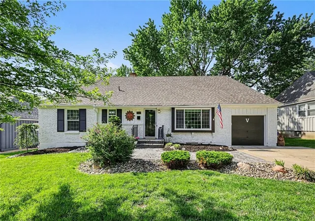 Photo 1 of Sale Pending at 7207 W 71st Terrace, Overland Park, KS 66204 | MLS# 2628315 | Listing updated on 2026-07-01