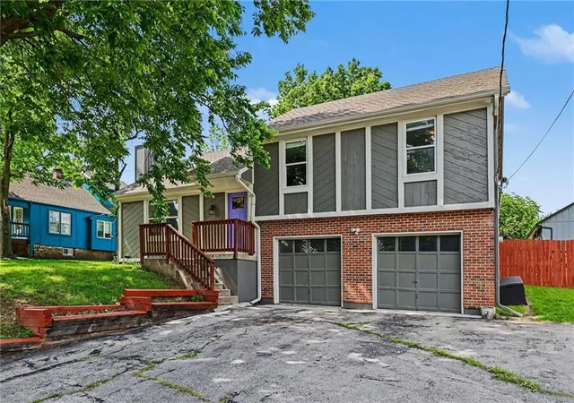 Homes for sale in Merriam, KS | 9812 W 51st St, Merriam, KS 66203 | MLS# 2628317