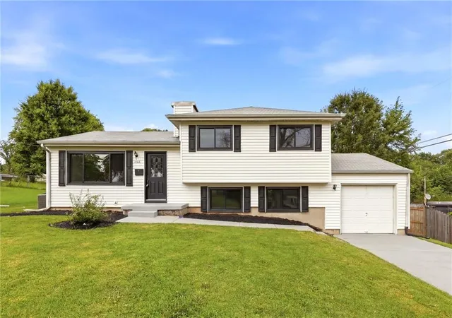 Photo 1 of Single family home for sale at 1702 Ne Shady Ln Dr, Kansas City, MO 64118 | MLS# 2628325 | Listing updated on 2026-08-18