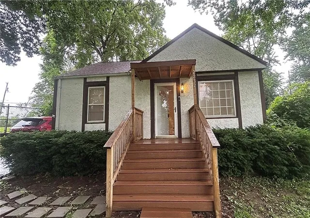 Homes for sale in Kansas City, KS | 2232 S 13th Ter, Kansas City, KS 66103 | MLS# 2628330