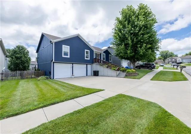 Homes for sale in Saint Joseph, MO | 2203 Bateley St, Saint Joseph, MO 64503 | MLS# 2628334
