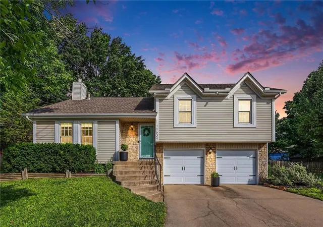 3rd image of 11634 Earnshaw St, Overland Park, KS 66210 | MLS# 2628341