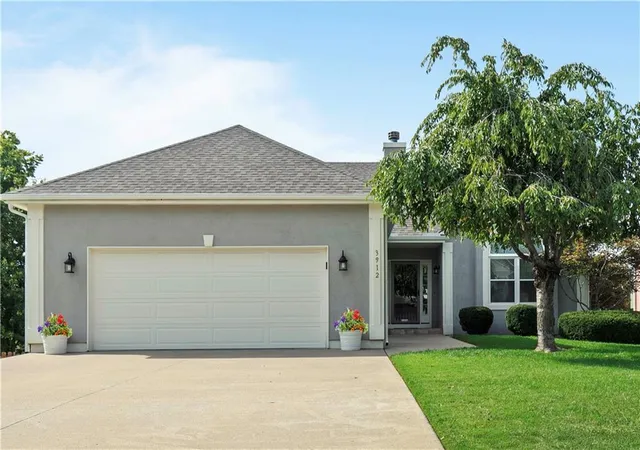 1st image of 3912 Sw Chatham Dr, Lees Summit, MO 64082 | MLS# 2628346