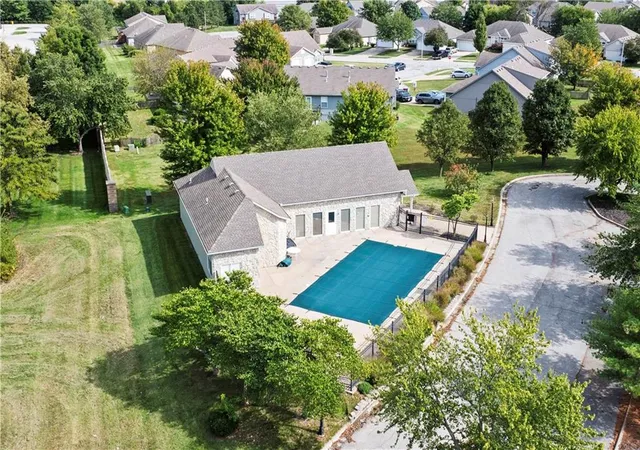 57th image of 3912 Sw Chatham Dr, Lees Summit, MO 64082 | MLS# 2628346