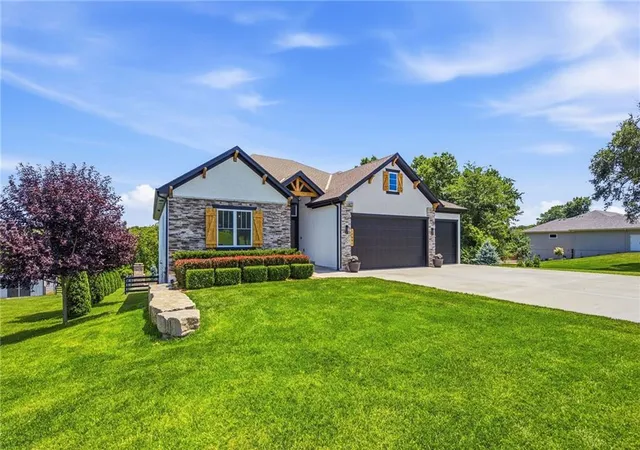 5th image of 12001 S Eagle Crest Dr, Lees Summit, MO 64086 | MLS# 2628351