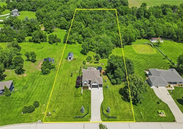 1st image of 12001 S Eagle Crest Dr, Lees Summit, MO 64086 | MLS# 2628351